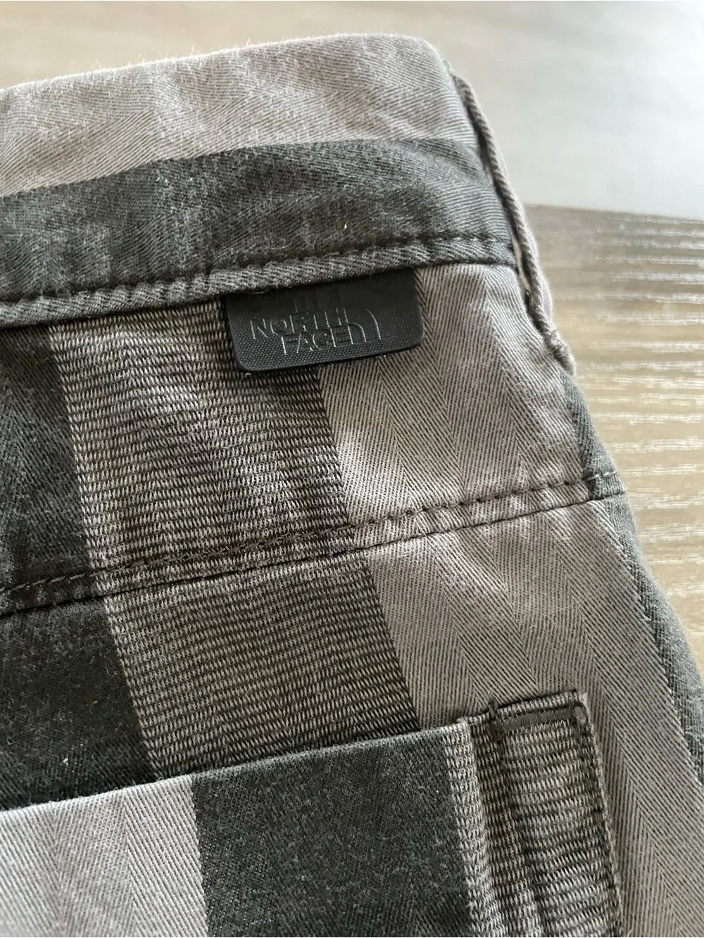 The North Face The Narrows Black Gray Striped Men’s Size 40 Chino Shorts